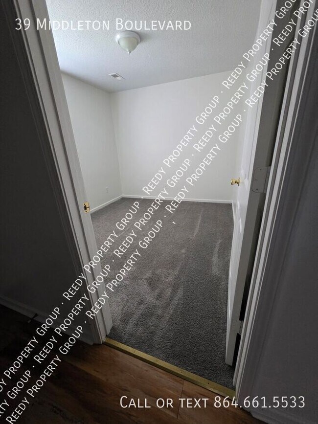 Foto del edificio - 39 Middleton Blvd