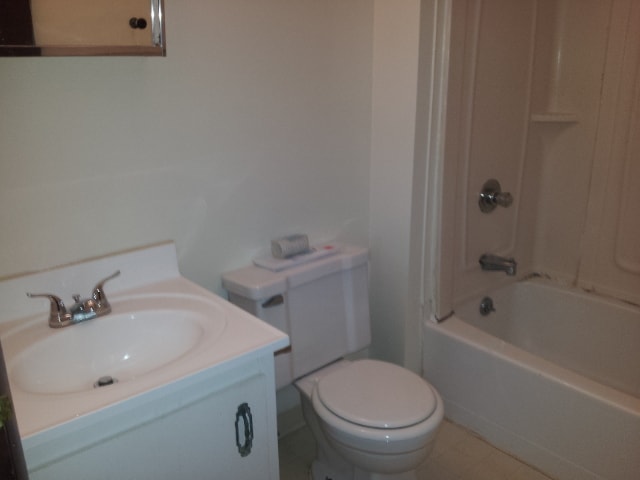 Bathroom - 296 Duer St