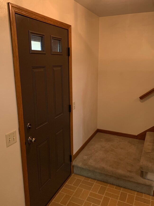 Puerta principal - 719 N Gammon Rd