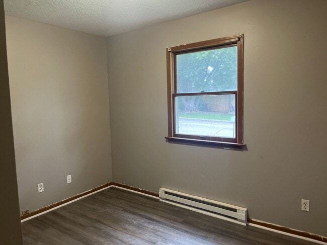 Building Photo - 805 Voris St