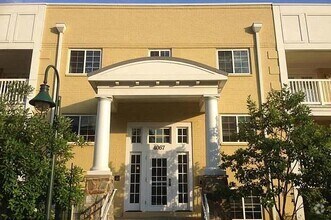 Building Photo - 4067 S Four Mile Run Dr