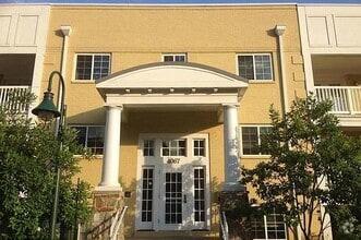 Building Photo - 4067 S Four Mile Run Dr