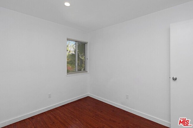 Foto del edificio - 2230 N Indian Canyon Dr