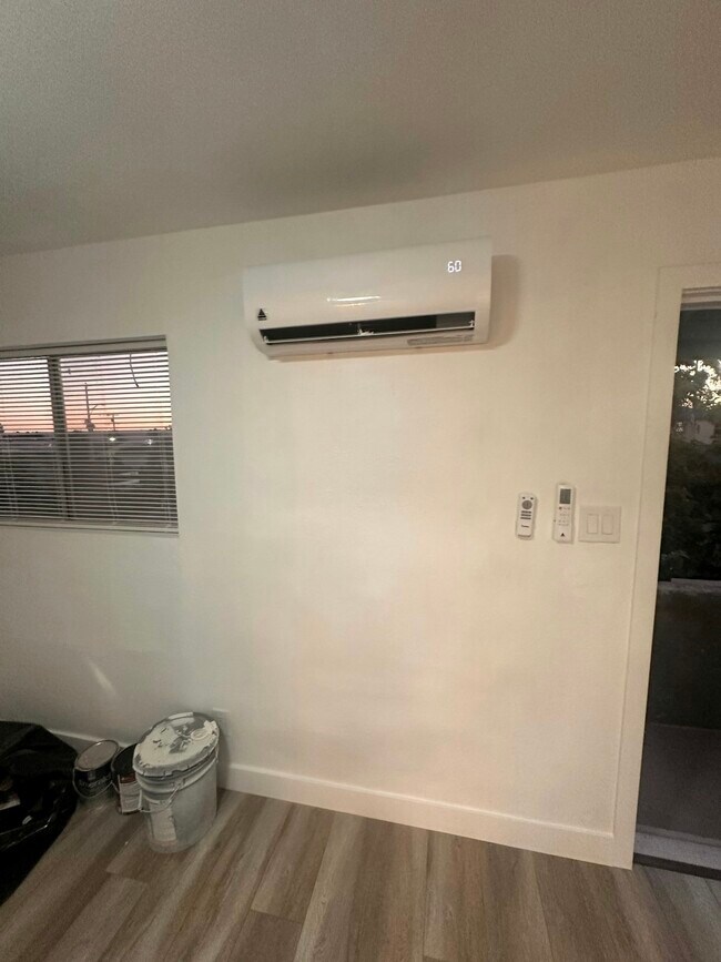 Foto del edificio - 934 1/2 Simmons Avenue, Unit 936