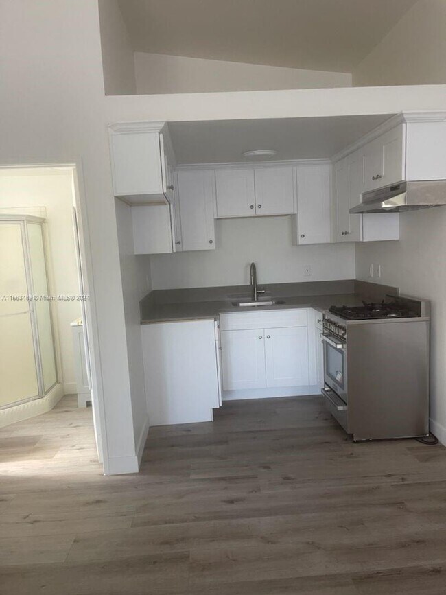 Foto del edificio - 6506 Balboa Blvd