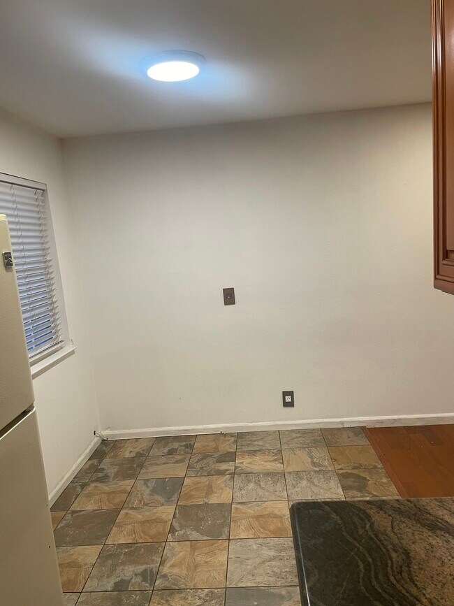 Building Photo - 2492 Golzio Ct