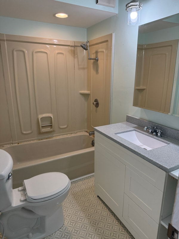 Building Photo - 138 W Laurel Ave