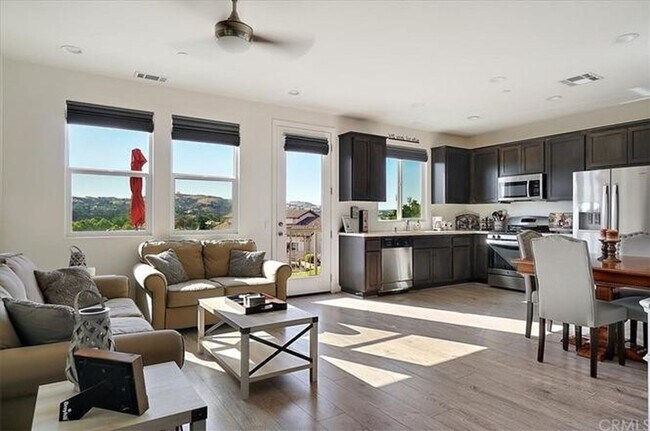 Foto del edificio - Beautiful 3 Bedroom 3 Bath Single Family Home Available March 20th 2026