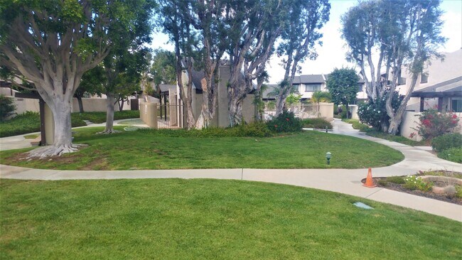 recreation area: pool, spa, tennis court - 823 Coriander Dr