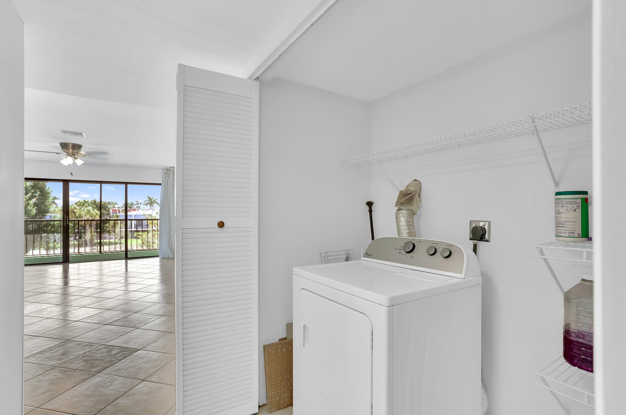 Foto principal - 4290 Deste Ct