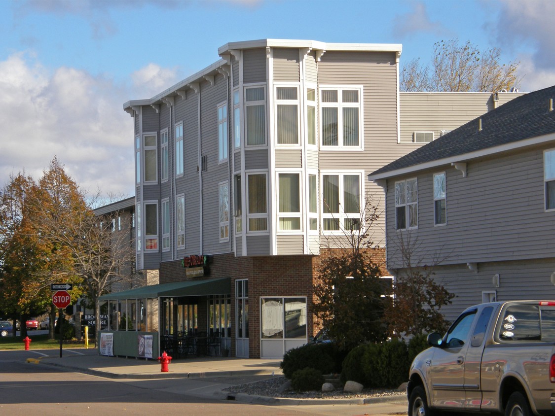 Foto principal - Landmark Square Apartments