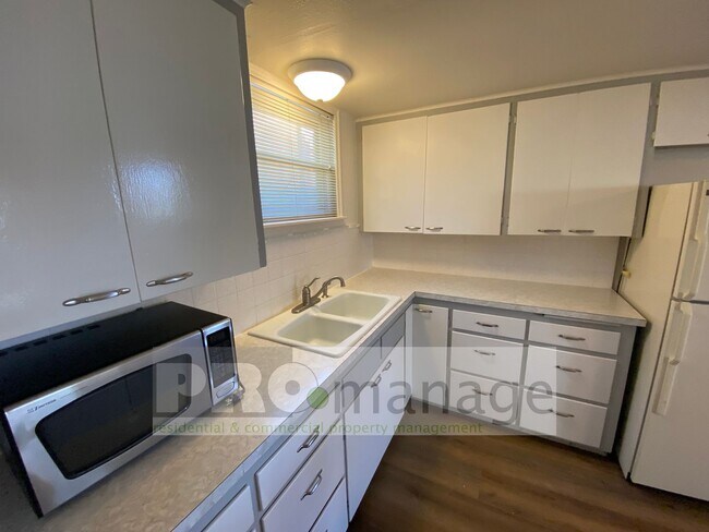 Foto del edificio - 636 N 14th Ave