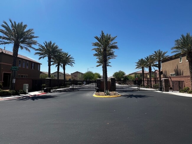 Building Photo - Gated Community - Southwest (Downstairs Bedroom / Shower)