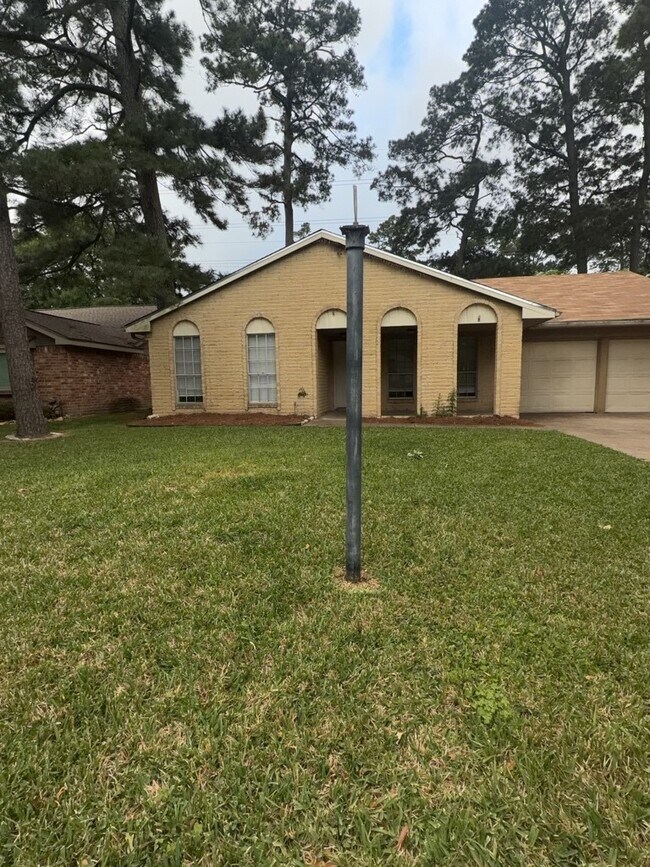 Building Photo - 16815 Methil Dr