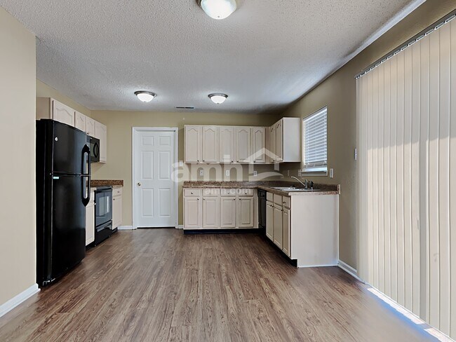 Building Photo - 10981 Clear Spring Dr