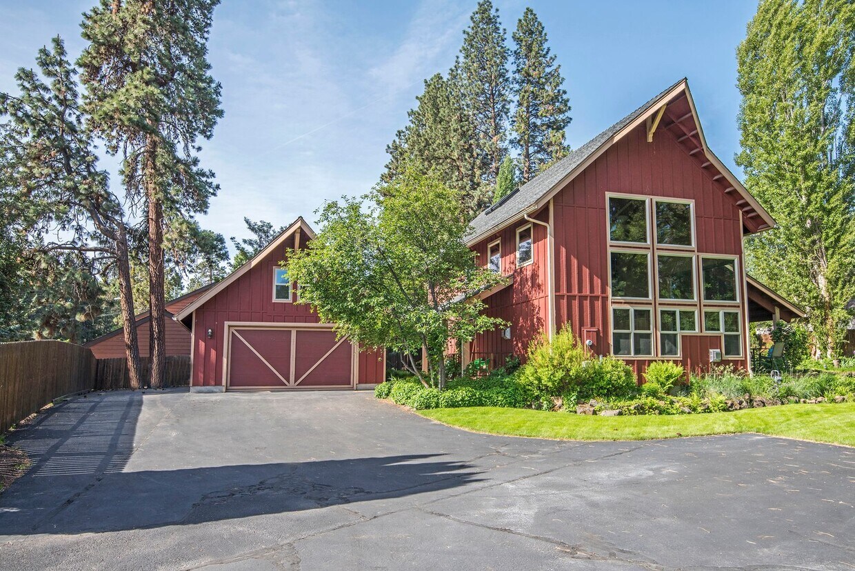 Foto principal - Furnished Contemporary Barn Style Home Ava...