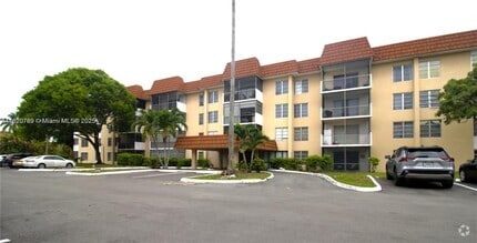 Building Photo - 4168 Inverrary Dr
