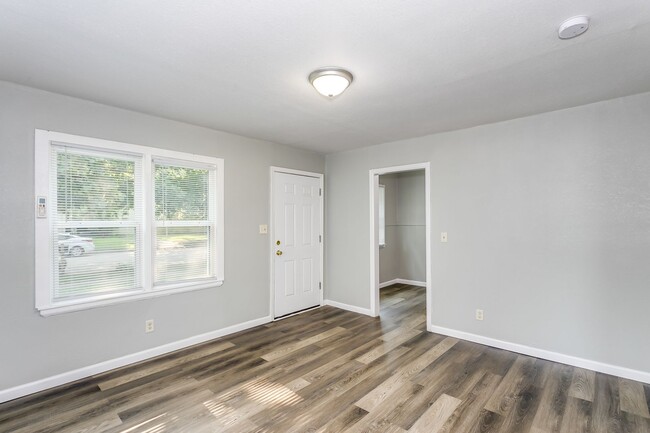 Foto del edificio - Super Affordable One Bedroom Duplex!