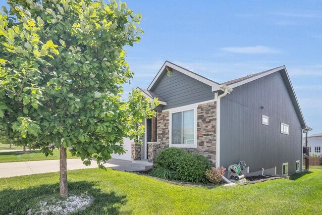 Building Photo - 6315 Rockaway Dr