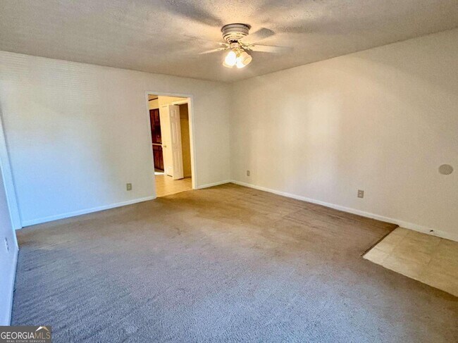 Building Photo - 516 Whitehall Ln