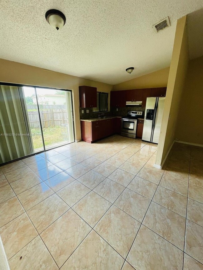 Building Photo - 28120 SW 141st Pl