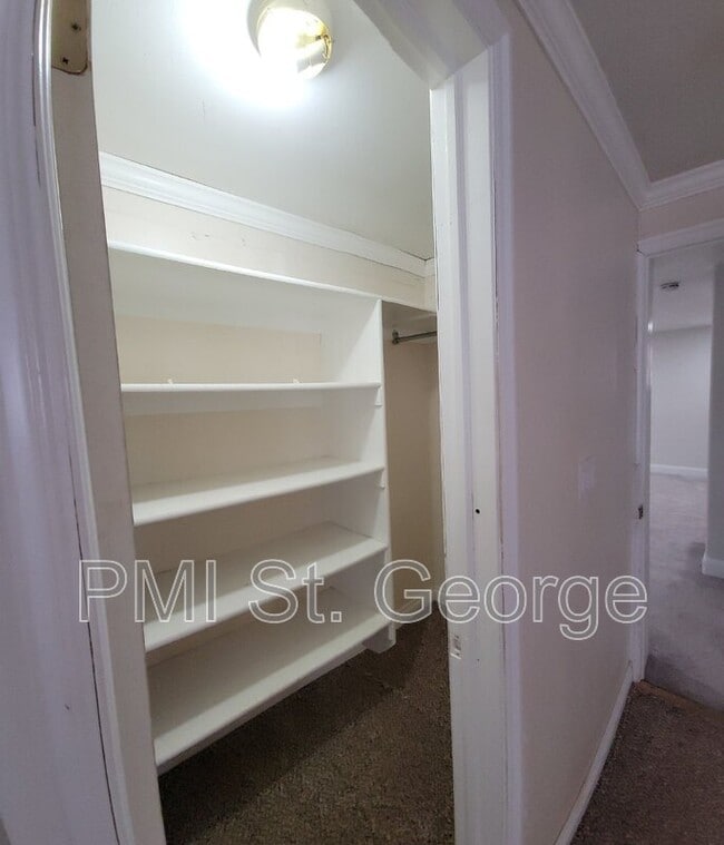 Foto del edificio - 1065 Canyon St