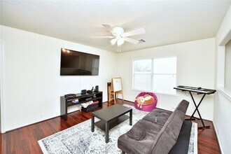 Building Photo - 7215 Ravenswood