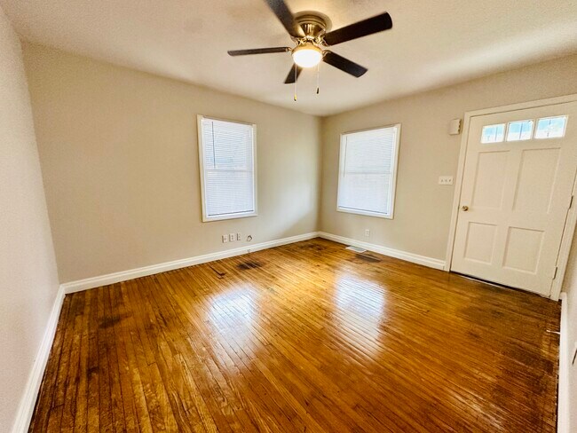 Foto del edificio - 1147 Lincoln Ave