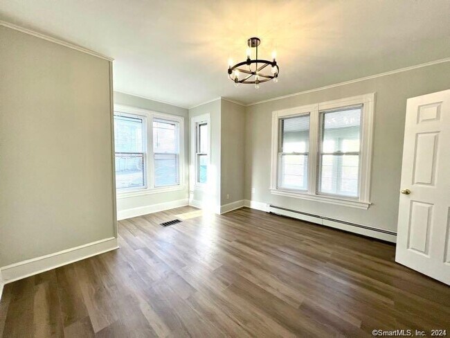 Building Photo - 85 Ledgeside Ave