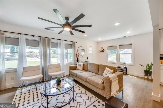 Building Photo - 326 Collier Ridge Dr NW
