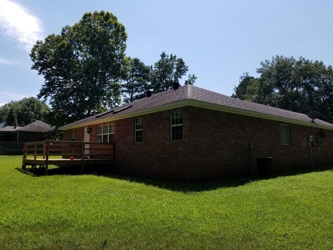 Building Photo - 18 Fairbrook Ln