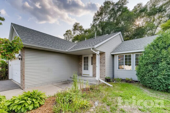 Foto del edificio - 357 Parkview Ln S