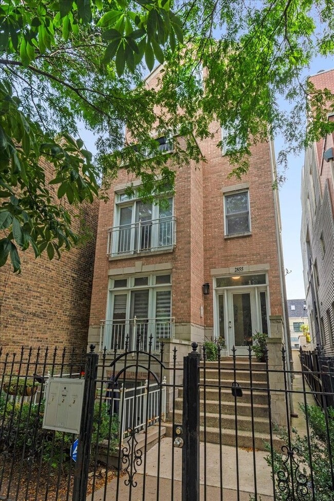 Building Photo - 2855 N Damen Ave