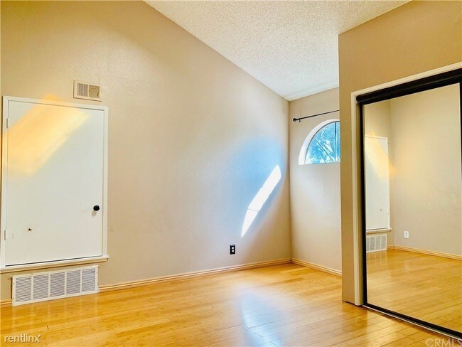 Foto del edificio - 243 N Mountain View St