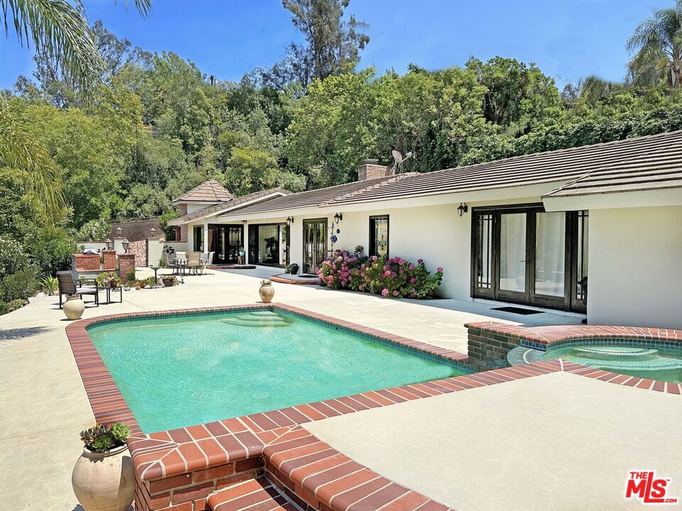 Foto principal - 12751 Mulholland Dr