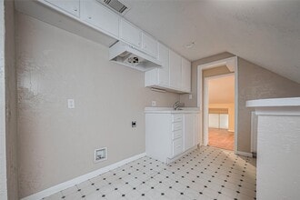 Building Photo - 4015 Black Locust Dr