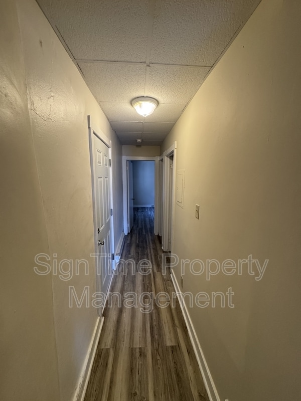 Building Photo - 40 E Washington St