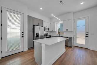 Building Photo - 1601 Mustang Dr