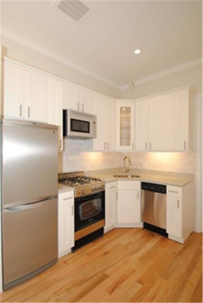 Building Photo - 261 West 19th Street