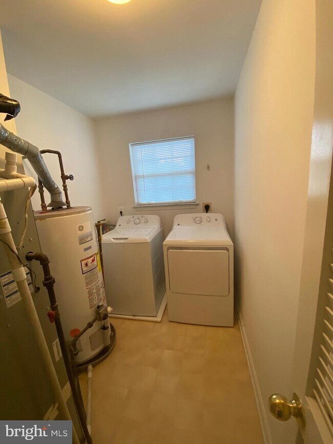 Foto del edificio - 762C Cedar Crest Dr