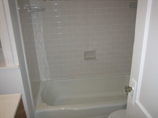 Foto del edificio - 142 S Bryant Ave