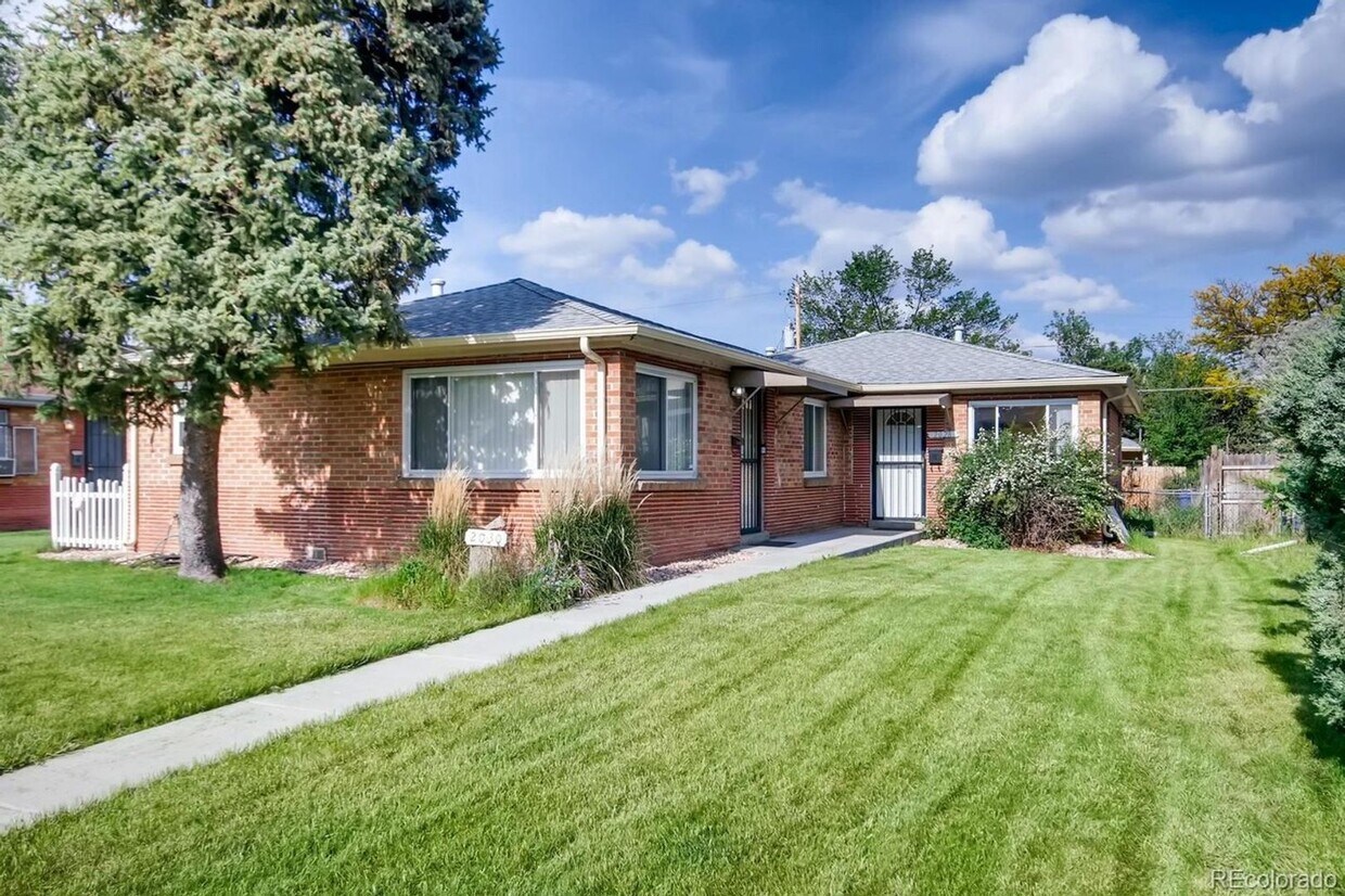 Foto principal - 2BD, 1BA Half-Duplex in Sloan's Lake with ...