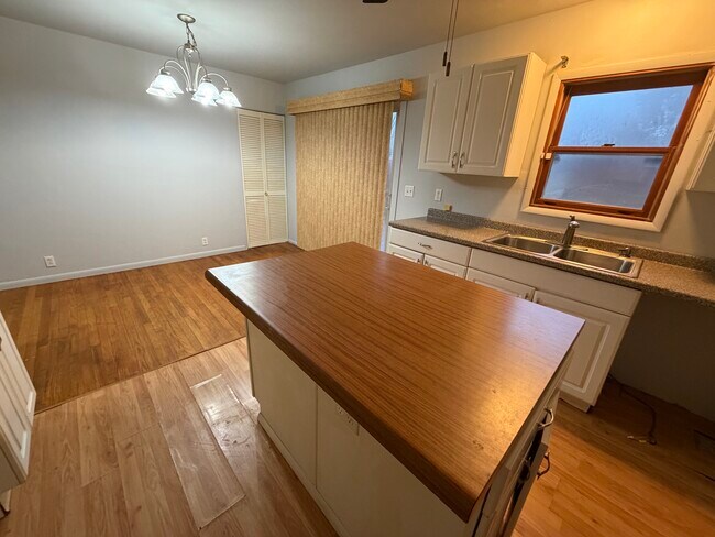 Foto del edificio - 513 Dawn Ave