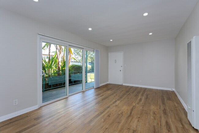 Building Photo - 488 E Washington Blvd