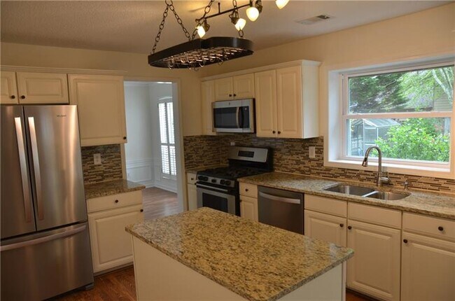 Building Photo - 11860 Carriage Park Ln
