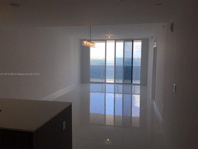Foto del edificio - 600 NE 27th St