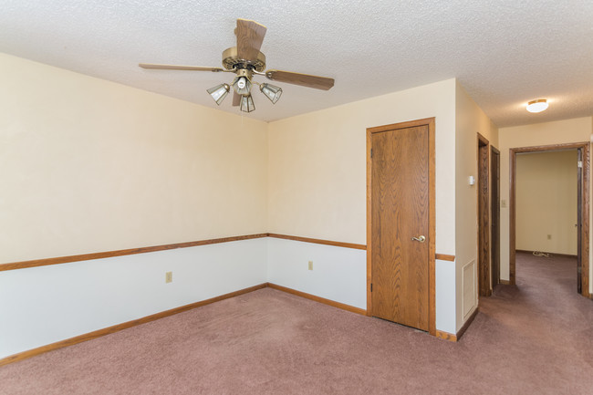 Building Photo - 10421 Pink Azalea Dr