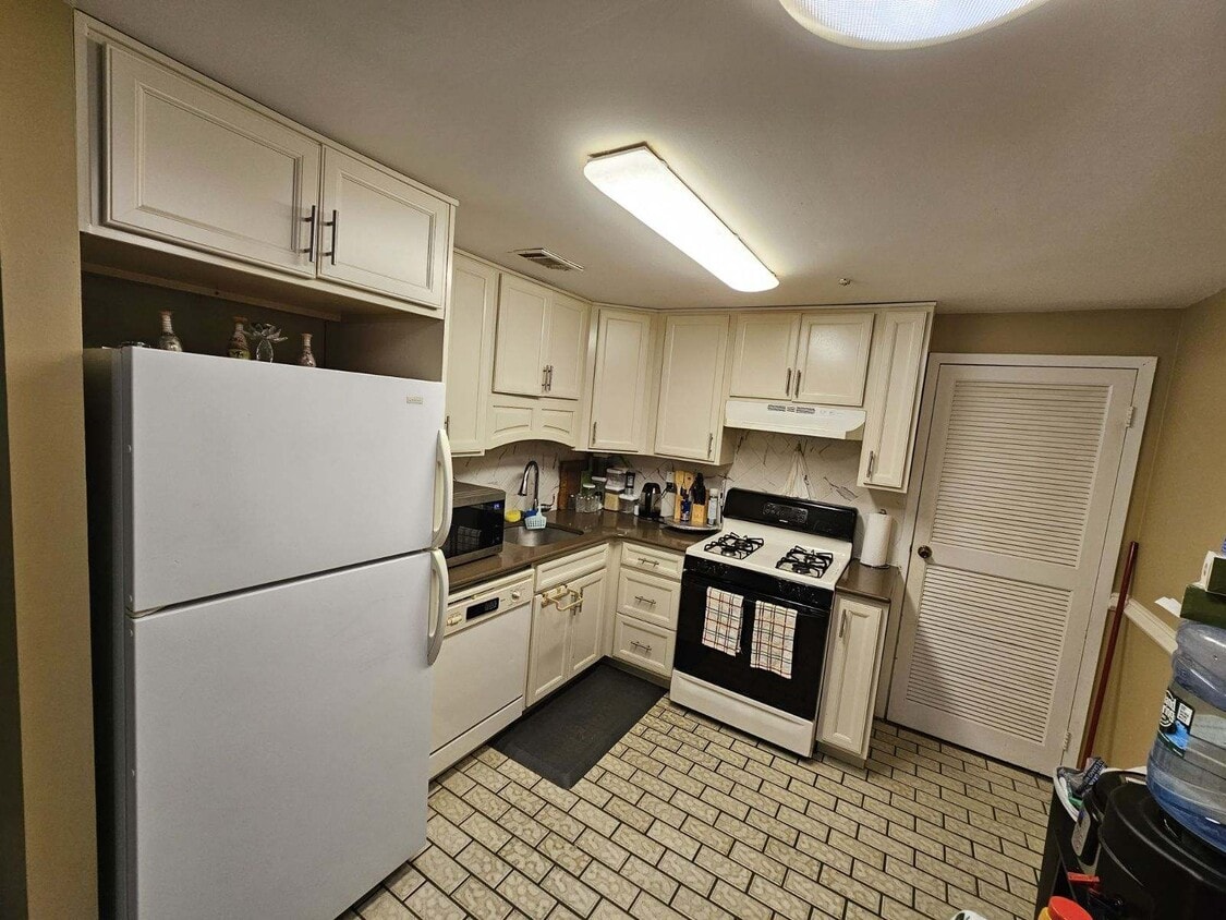 200 Skyline Dr Unit 200, Coram, NY 11727 Condo for Rent in Coram, NY