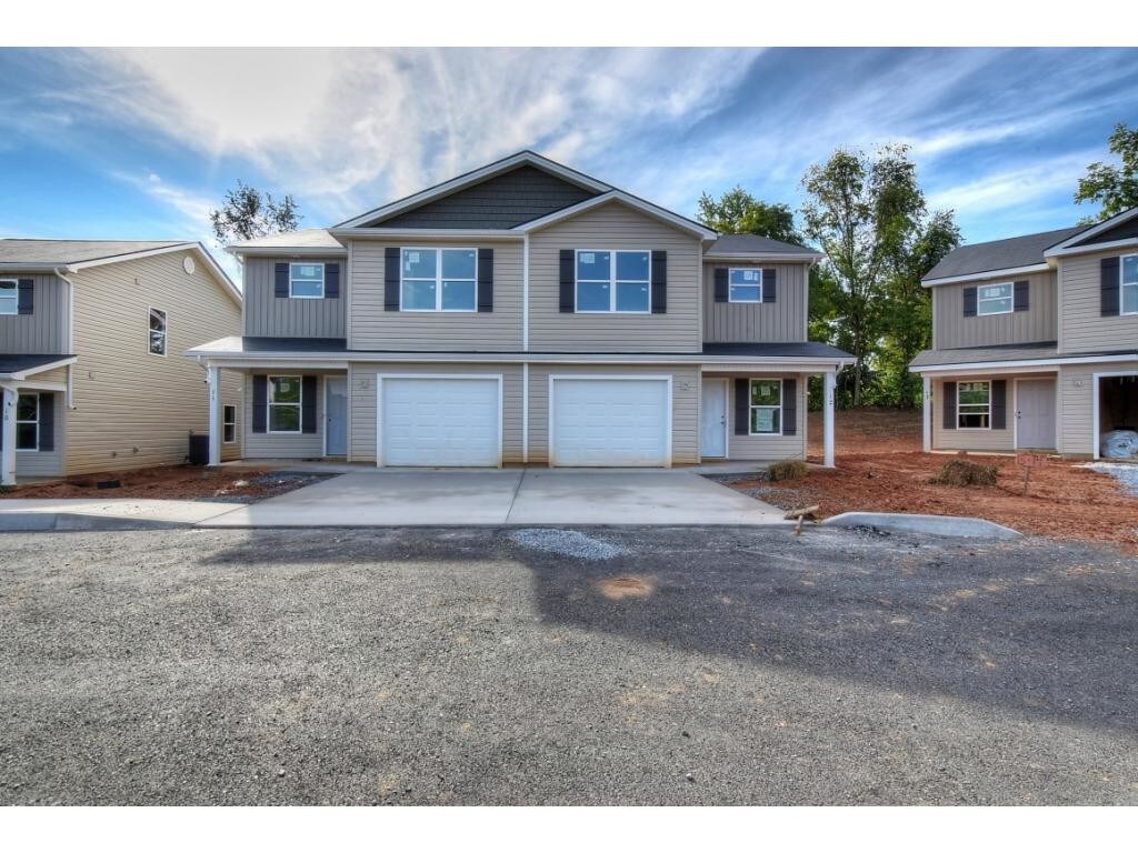 2927 Watauga Rd, Johnson City, TN 37601 Townhouse for Rent in Johnson