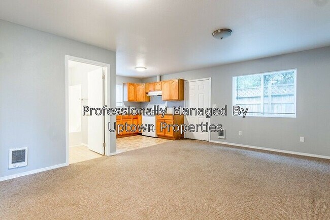 Building Photo - Conveniently Located 2 Bedroom